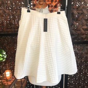 Theory cream skirt with pockets.